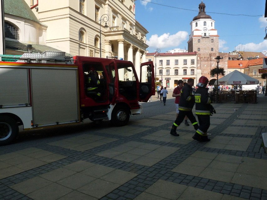 Krakowskie Przedmieście: Alarm pożarowy w jednym z banków (FOTO, WIDEO)