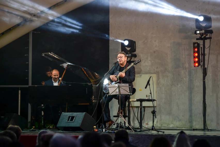 Zbigniew Zamachowski podczas koncertu w Parku Oruńskim