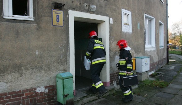 Lokatorzy mogli wrócić do mieszkań. Strażacy sprawdzili, że trująca substancja nie zagraża mieszkańcom.