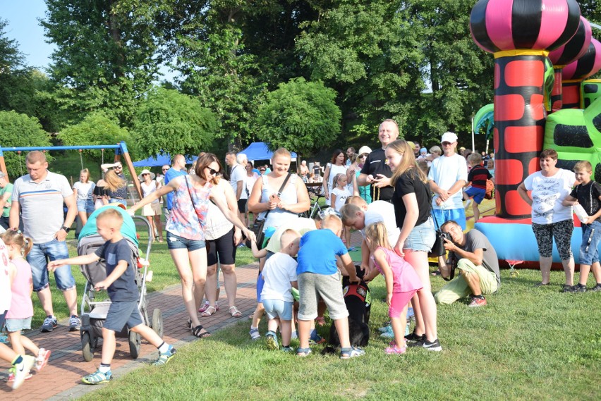 Piknik strażacki w Kroczycach. Były pokazy strażackie i występy artystyczne FOTO