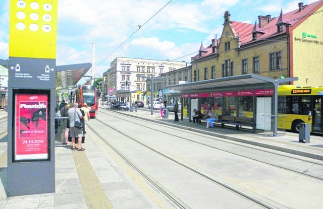 Przystanek przy banku powstał w ramach pierwszego etapu przebudowy centrum Chorzowa. Oddano go zimą tego roku