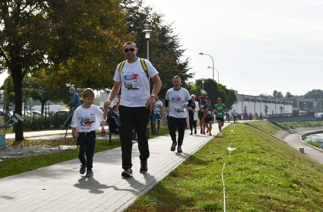 W Będzinie wszyscy pobiegli i poszli z kijkami dla Oliwki. Każdy chce pomóc maleństwu