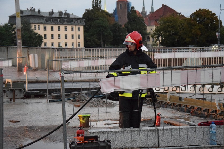 Pożar kabli pod mostem Uniwersyteckim