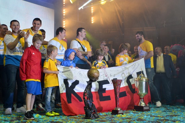 31 maja 2016, na kieleckim Rynku VIVE Tauron Kielce fetuje wygranie Ligi Mistrzów oraz pucharu i mistrzostwa Polski.