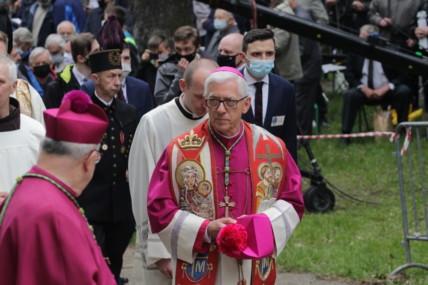 Apb Wiktor Skworc w trakcie Pielgrzymki Mężczyzn do Piekar...