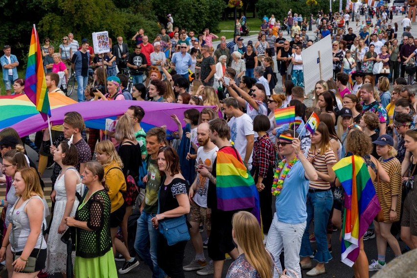 Kontrmanifestacja podczas marszu równości w Białymstoku
