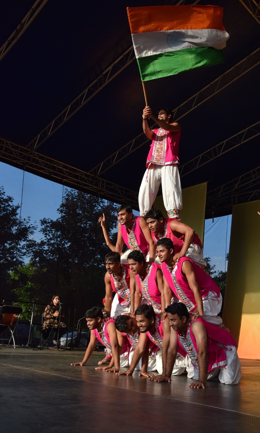 Zespół Shivam Nrutya z Vapi reprezentuje Indie