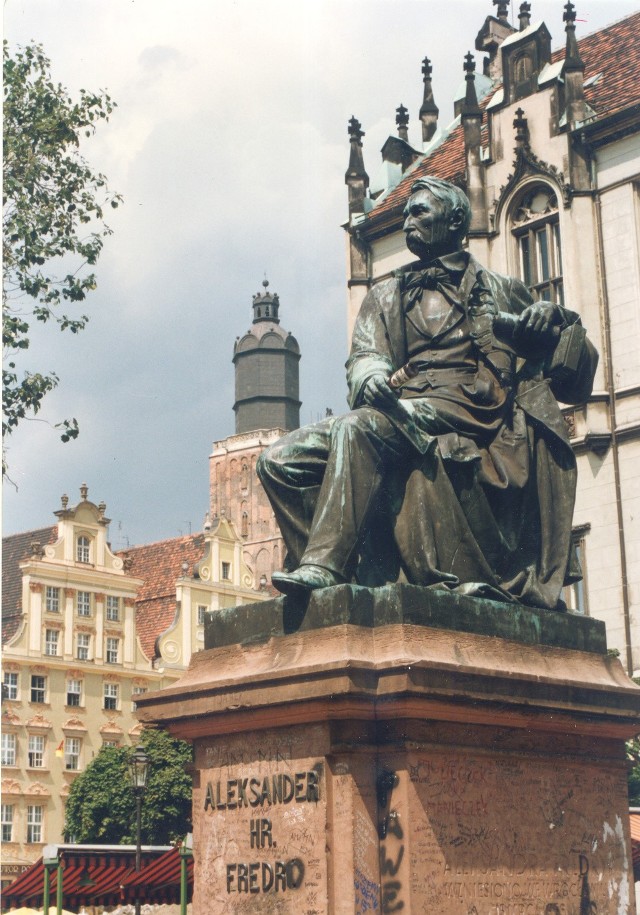 57 lat temu pomnik Fredry stanął we Wrocławiu - zdjęcie archiwalne