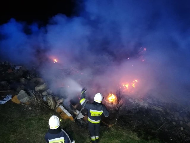 W czwartek po północy we wsi Karpowicze doszło do pożaru dzikiego wysypiska śmieci