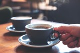 Jak zrobić idealną kawę? Podpowiadamy, jak wybrać ekspres, młynek i inne niezbędne akcesoria