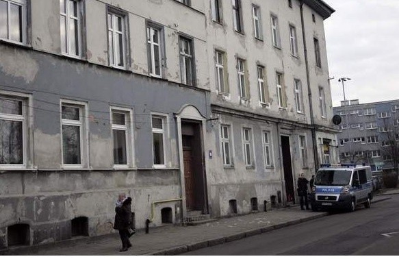 Dziecko wypadło z okna budynku przy ul. Henryka Pobożnego.