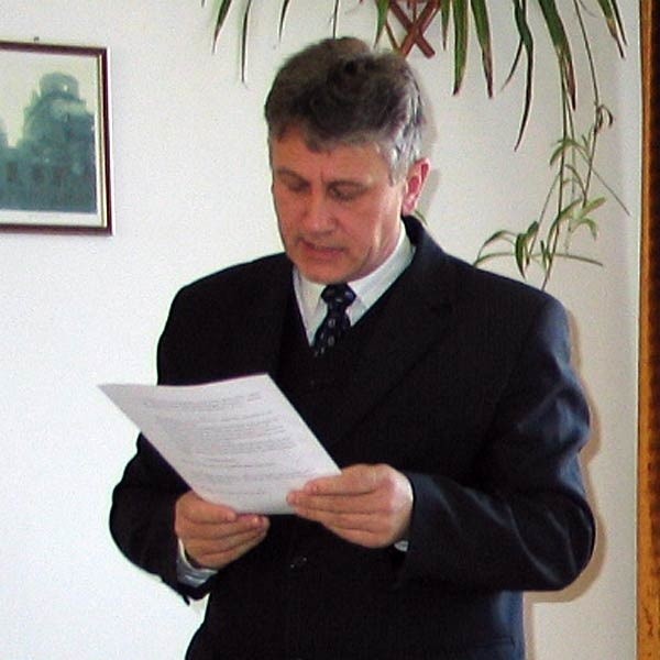 Radny Marek Marcinik, który jest mieszkańcem Tarnawy Dolnej wstrzymał się od głosu.