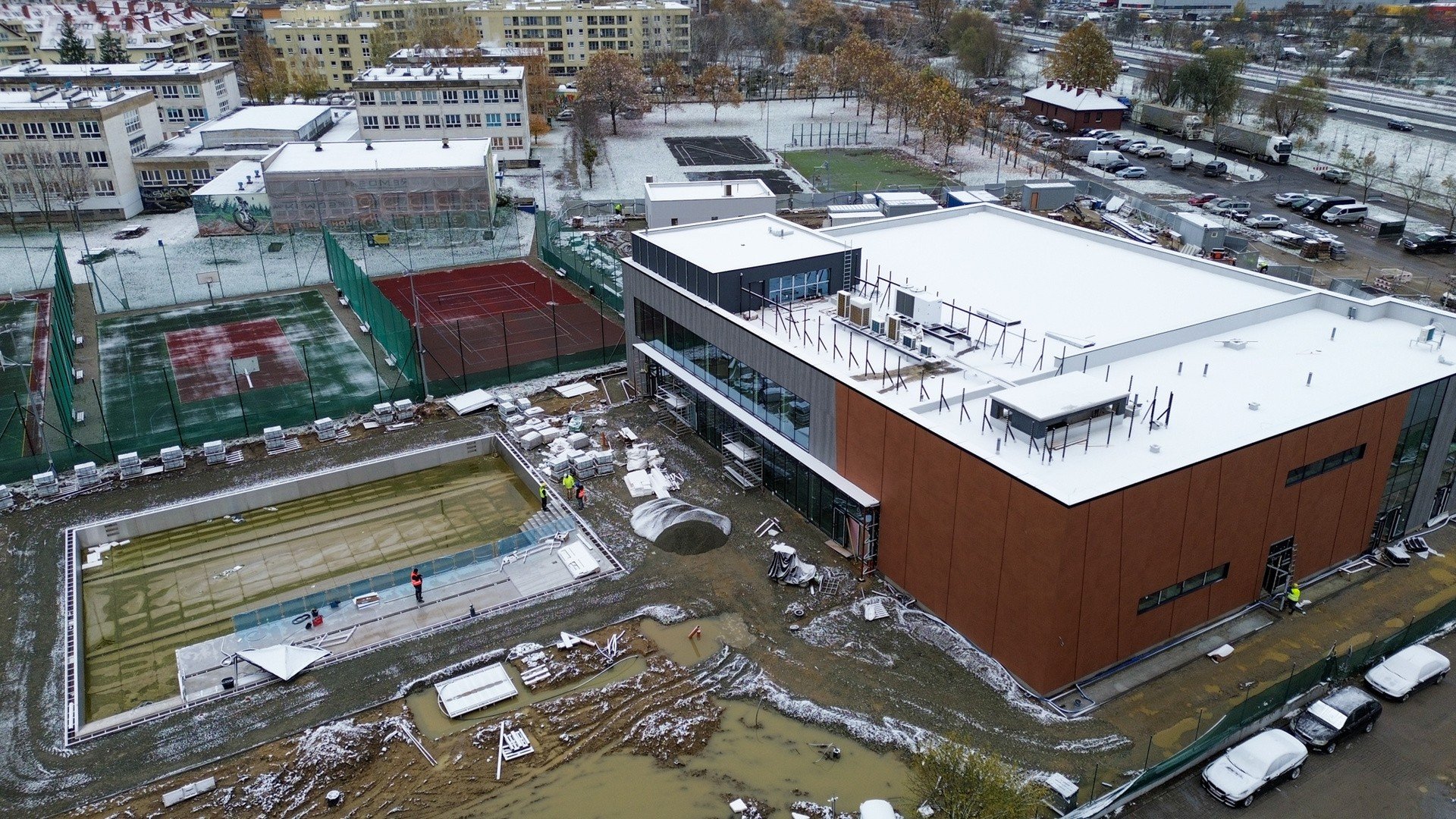 Nowy aquapark na Zakrzowie we Wrocławiu rośnie w oczach. Trwają prace