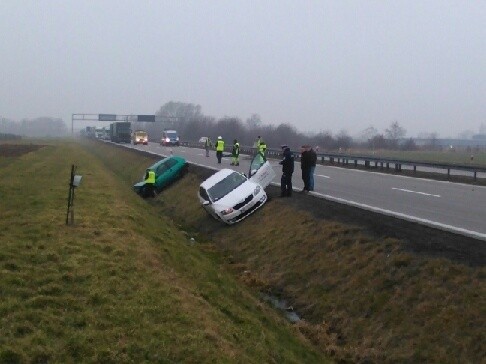 Wypadek na A4. Zderzenie trzech aut, autostrada była zablokowana (ZDJĘCIA)