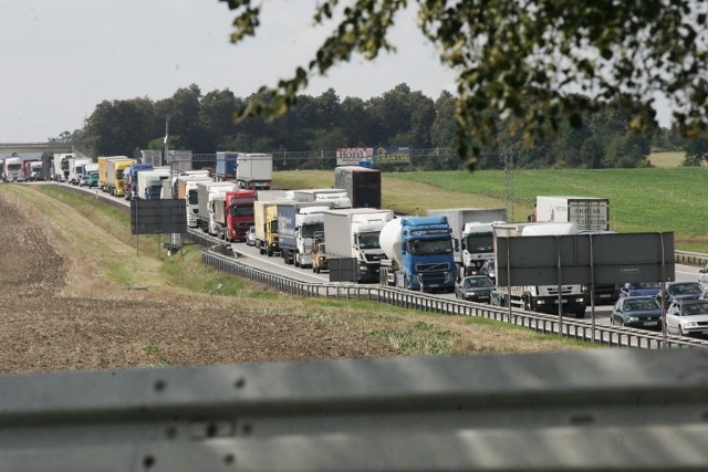 Wypadek na A4 i autostrada zablokowana pod Legnicą
