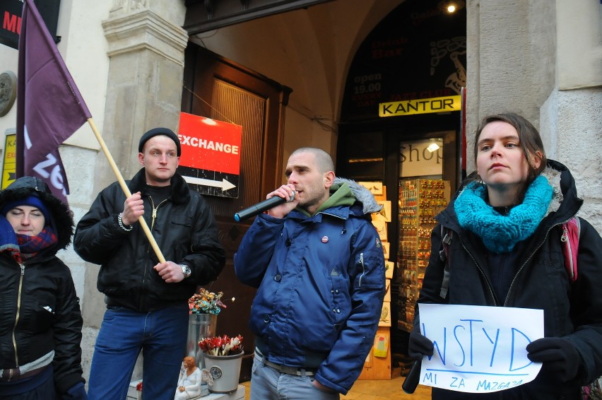 Protest byłych pracowników Almy oraz partii Razem [WIDEO, ZDJĘCIA]