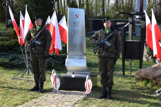 Na terenie nekropolii zielonogórskiej przy monumencie poświęconym ofiarom odbyły się obchody 9. rocznicy katastrofy smoleńskiej.