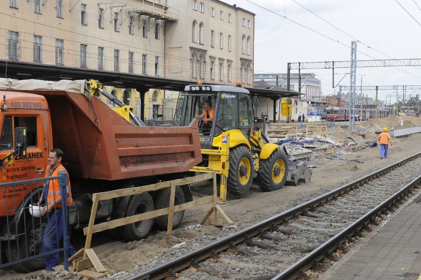 Zakończyła się rozbiórka starego dworca, a pracownicy...