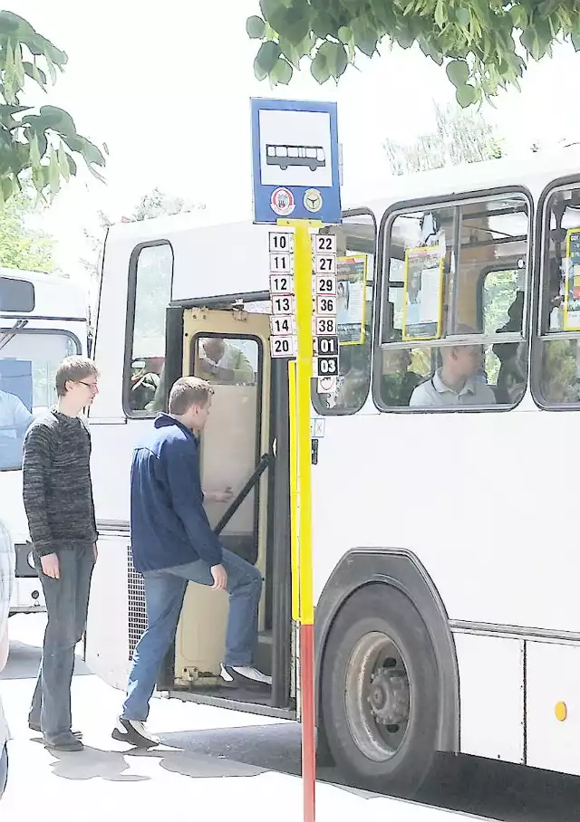 Jak się okazuje, do autobusu najbezpieczniej wsiadać z biletem w dłoni