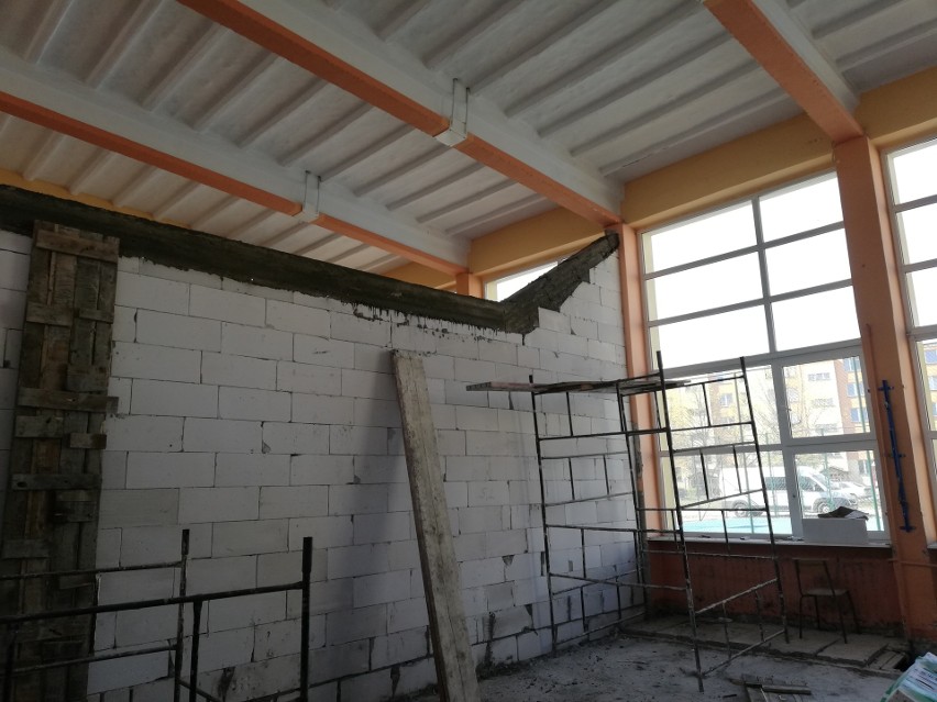 W starej sali gimnastycznej podstawówki budowane są już...