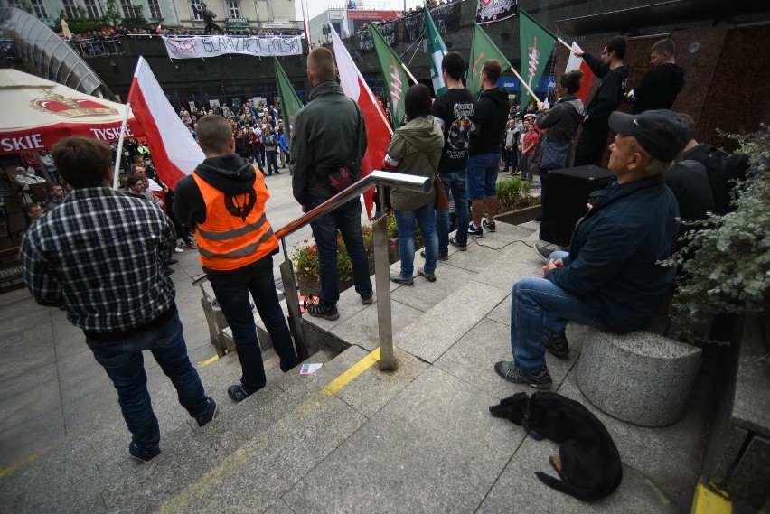 Manifestacja narodowców przeciwko uchodźcom i imigrantom na...