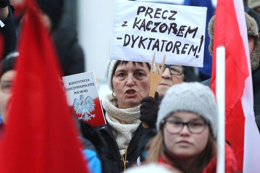 Protest w Kielcach przeciwko rządowi: -  To już przechodzi wszelkie granice