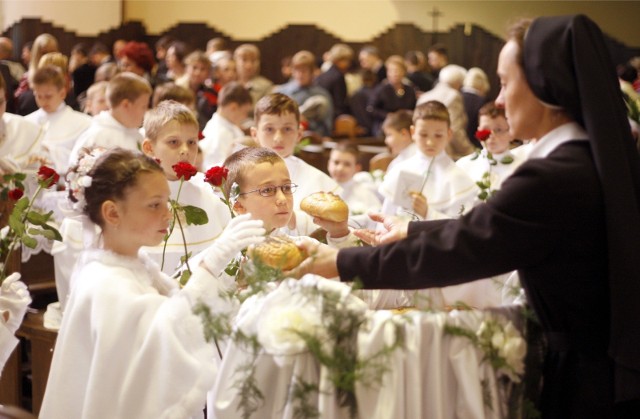 Prezent na Komunię dla chłopca – co kupić chłopcu na Pierwszą Komunię Świętą? Zobacz oryginalne i fajne prezenty komunijne dla chłopca