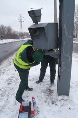 Uwaga kierowcy! Fotoradary będą pstrykać od tyłu - odwracają puszki