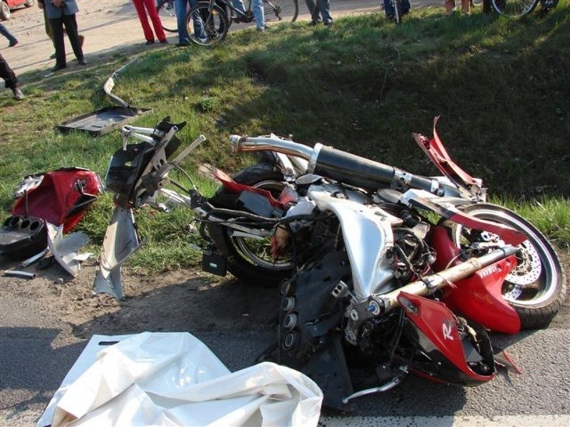 Wypadek w Głogowie: motocyklista zginął kilka kilometrów od swojego domu (zdjęcia)