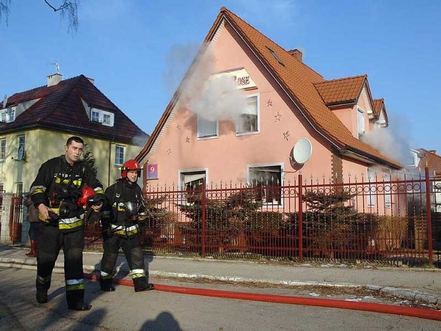 Pożar Villa Rose w Koszalinie ugaszony. Trwa szacowanie strat [film,  zdjęcia] | Głos Koszaliński