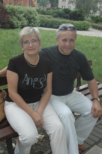 Henryk Kania pracuje w głogowskiej hucie od 1979 roku. Zaczynał jako ślusarz remontu dźwignic, od 1988 roku pracuje na wydziale P27. Jego żona Jolanta pracuje w sklepie. Mają dwóch synów Marcina i Daniela.