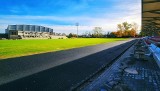 Remont stadionu Polonii powoli zbliża się do końca. Za wykonawcą kolejny ważny etap. Trwa się już zieleni, a nad trybunami zbudowano dach