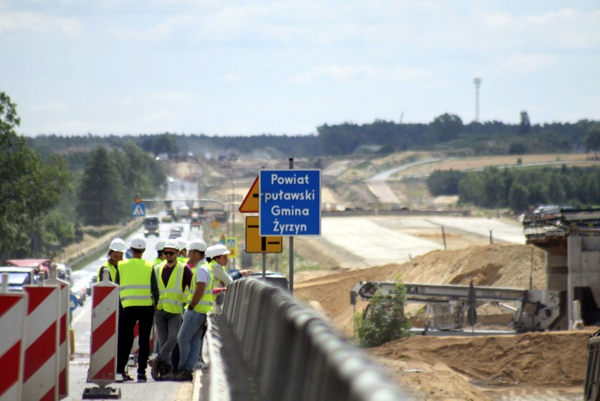Budowa trasy S17. Na odcinku od Kurowa do granicy województwa zaawansowanie robót przekracza 50 procent