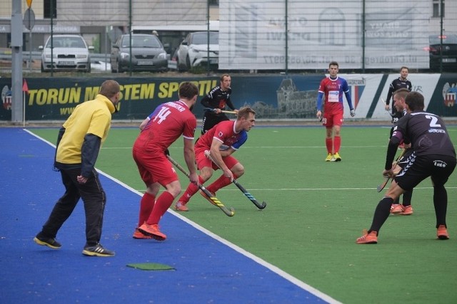 Pomorzanin Toruń przegrał 1:2 z Grunwaldem Poznań w niedzielnym hicie ligi hokeja na trawie. Honorowego gola dla torunian zdobył Krystian Makowski.