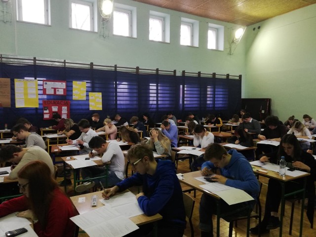 Uczniowie I Liceum w Skarżysku podczas próbnej matury z Echem Dnia - z matematyki.