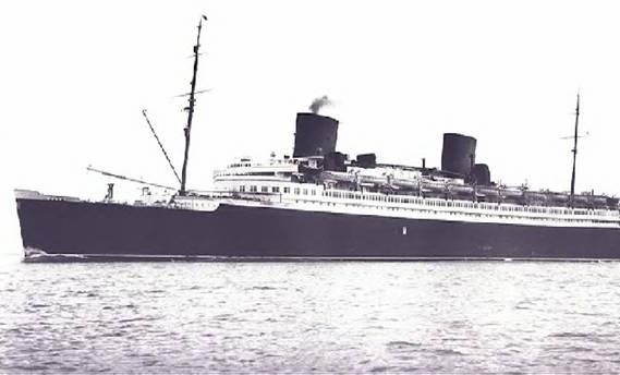SS Bremerhaven miał 122 metry długości i 16 metrów...