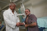 Wrocławscy lekarze zatykają uszko w sercu i ratują życie