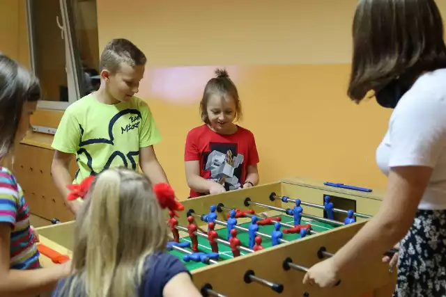 Białobrzeskie Centrum Kultury Białe Brzegi zaprasza dzieci na wakacyjne zajęcia, odbywają się one od poniedziałku do piątku.