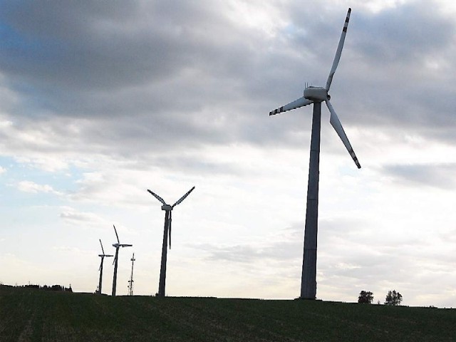 działają już cztery elektrownie wiatrowe o mocy 225 KW