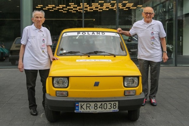 Longin Bielak i Sobiesław Zasada. Wyprawa do Turynu na 50-lecie Fiata 126p Zobacz kolejne zdjęcia. Przesuwaj zdjęcia w prawo - naciśnij strzałkę lub przycisk NASTĘPNE