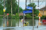 10 lat od wielkiej powodzi w Sandomierzu (1). Przerwany wał w Koćmierzowie. Zalana Lwowska i okolice dworca. ZOBACZCIE NIESAMOWITE ZDJĘCIA