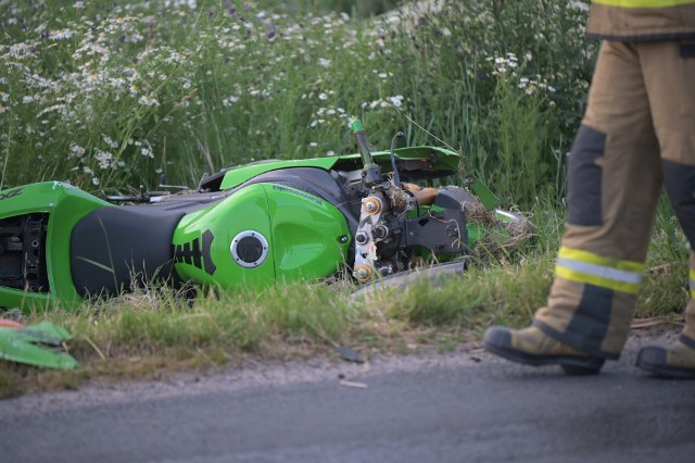 Wypadek podczas policyjnego pościgu pod Grudziądzem. Radiowóz zderzył się z motocyklistą