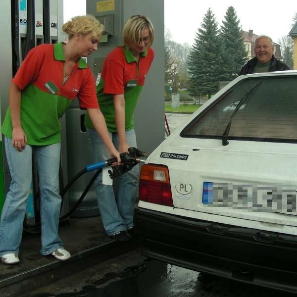 Eliza Ptasińska i Katarzyna Gaworek ze stacji benzynowej: - Ruch u nas pewnie będzie mniejszy.