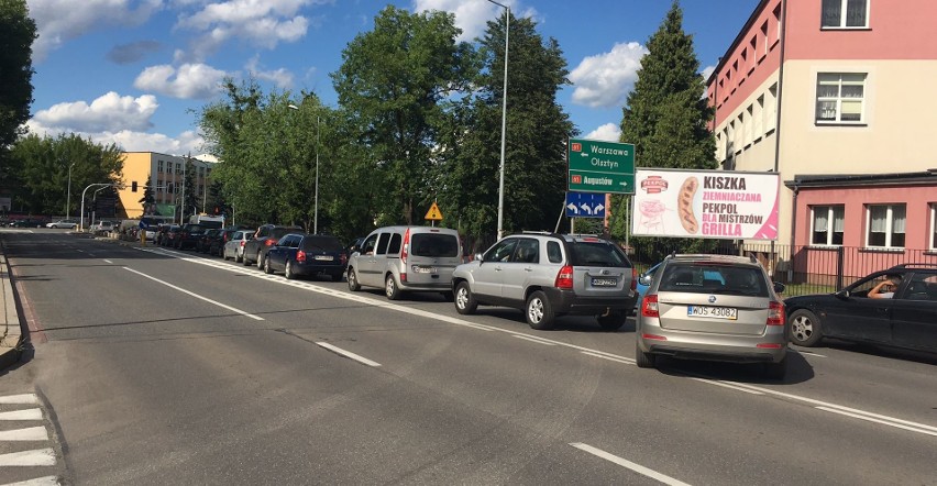 Wypadek i korki na wyjazdach z Ostrołęki. 14-latka w szpitalu