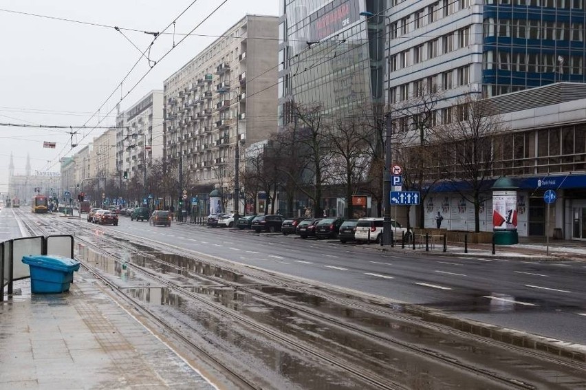 Opustoszałe ulice Warszawy...