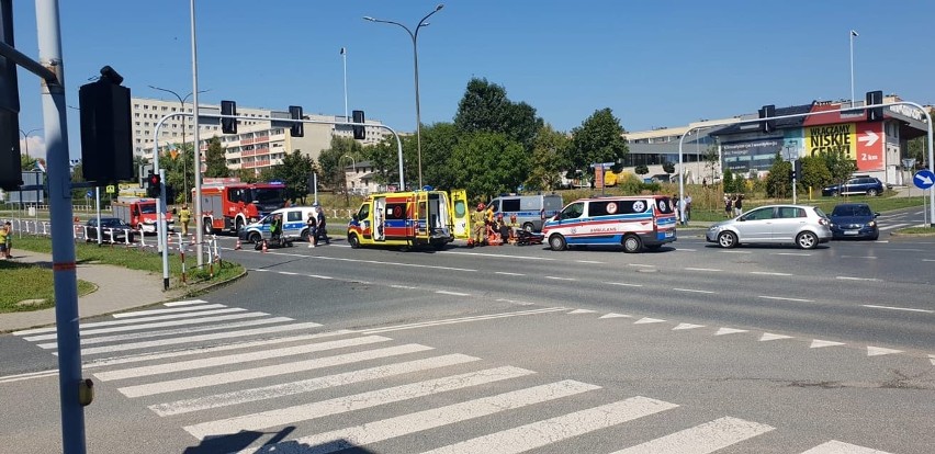 W miejscu wypadku interweniują wszystkie służby ratunkowe.