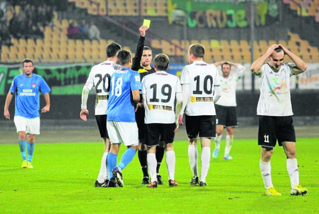 Piłkarze Energetyka ROW Rybnik zobaczyli w tym sezonie dwie czerwone kartki i aż 47 żółtych, choć wcale nie należą do boiskowych brutali. W osiemnastu spotkaniach  pięć bramek stracili z rzutów karnych