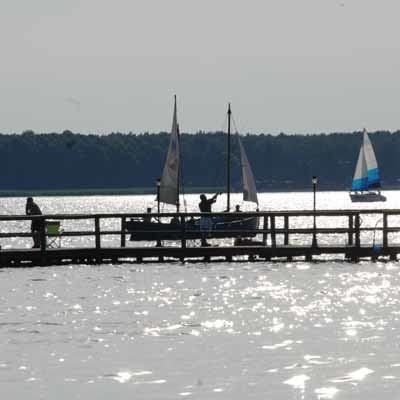 Jezioro Sławskie to największe w regionie pole do popisu dla żeglarzy - ma 817 hektarów