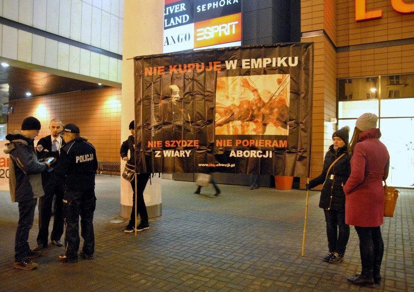 Fundacja Stop Aborcji namawiała do bojkotu sieci Empik (FOTO, WIDEO)