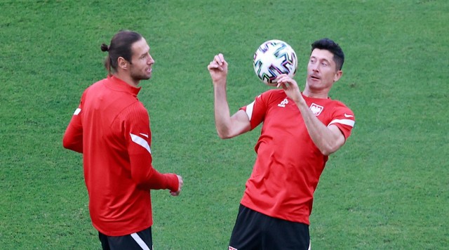 18.06.2021 hiszpania sevilla sevila  euro 2020 2021uefa mistrzostwa europy w pilce noznej pilka nozna trening polska la cortuja stadion grzegorz krychowiak robert lewandowski fot. sylwia dabrowa / polska press